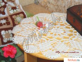 Вязаная декоративная салфетка