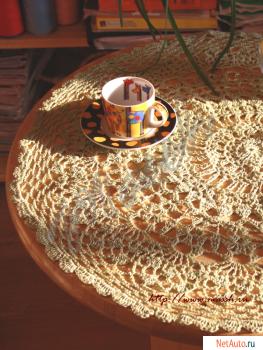 Вязаная декоративная салфетка