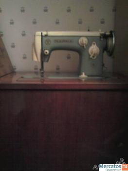 Швейная машинка Чайка