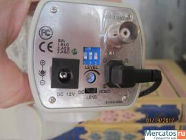 Komplekt-iz-chetyreh-cvetnyh-professionalnyh-videokamer-vysokogo-3