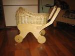 коляска, плетеная из лозы, для куклы