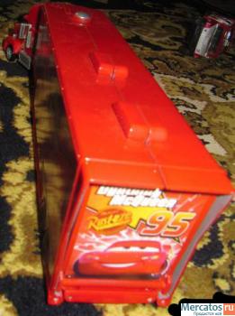 Мак Фургон - дом для Молнии Макуина