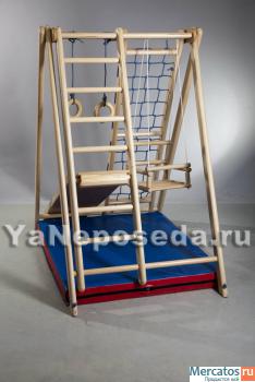 Detskiy-sportivnyy-ugolok-dlya-doma-iz-dereva-Malyutka-2