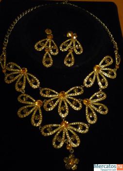 Бижутерия (колье и серьги)