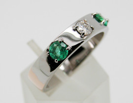 Золотое кольцо c Изумрудами и бриллиантом. 2