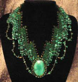 Бисер разного цвета, остатки и готовые изделия виде животных, ящ 5