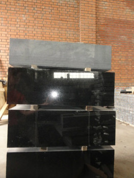 Памятники из габбро-диабаза 3