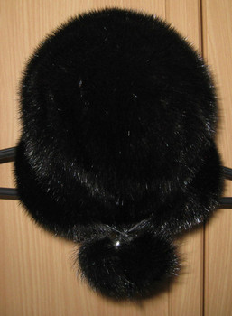 Zhenskaya-shapka-norka-mehovaya-naturalnyy-meh-2