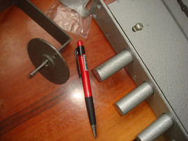 Zamok-garazhnyy-vypuska-pri-soyuze-s-tremya-rigelyami-diametrom-po-2-3