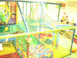 Prodam-igrovoy-kompleks-Labirint-s-vozdushnoy-pushkoy