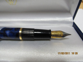 Продам Ручку с золотым пером Waterman 3