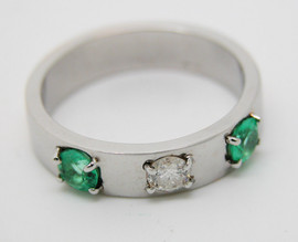 Золотое кольцо c Изумрудами и бриллиантом. 5