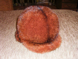 Шапка женская из норки, красивого цвета, с козырьком и ушками 4