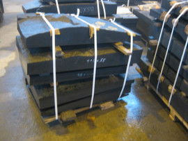 Корки полированные, окантованные из габбро-диабаза