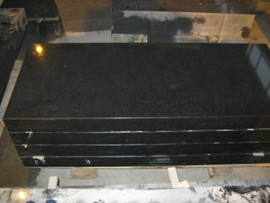 Памятники из габбро-диабаза