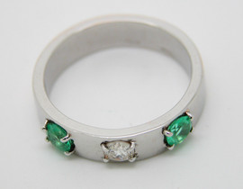 Золотое кольцо c Изумрудами и бриллиантом. 4