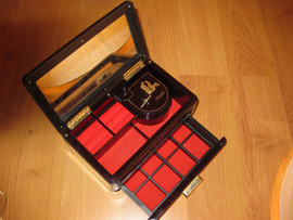 Дамская музыкальная шкатулочка 3