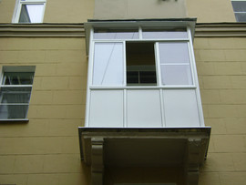 Установка крыши на балкон, козырек над балконом 8