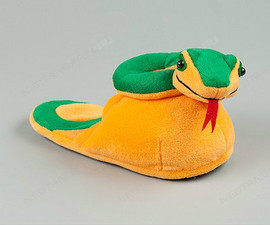 Новогодние подарки для клиентов - тапочки-змеи и пледы в виде си 2