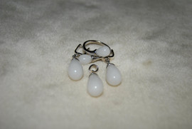 СТИЛЬНЫЙ КОМПЛЕКТ ИЗ БЕЛЫХ АГАТОВ, серебро 925