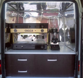 Производство и комплектация Мобильной Кофейни от компании Del Ce 4