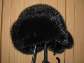 Zhenskaya-shapka-norka-mehovaya-naturalnyy-meh