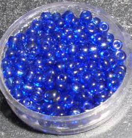 Бисер разного цвета, остатки и готовые изделия виде животных, ящ