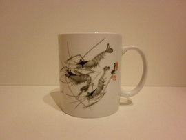 Кружка с иероглифами.