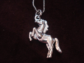 Подвеска в виде коня