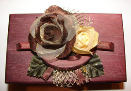 Деревянная шкатулочка с цветами